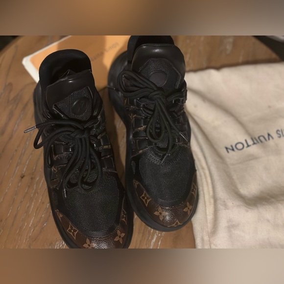 Louis Vuitton | Calfskin Patent Monogram Womens LV Archlight Sneakers 39 Black - Picture 15 of 16